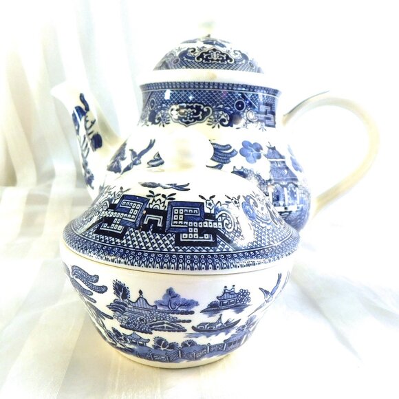 Churchill Tea Set with Teapot, Sugar Bowl, and Creamer in Willow Blue # 26780 - Picture 5 of 7
